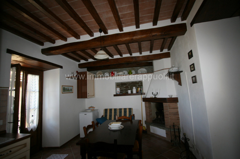 Immagine 9 di Rustico / casale in vendita  a Cortona