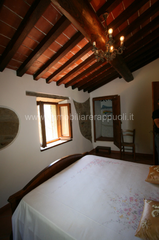 Immagine 30 di Rustico / casale in vendita  a Cortona