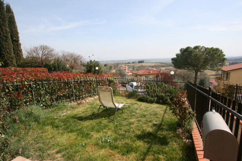 Immagine 8 di Appartamento in vendita  a Lucignano