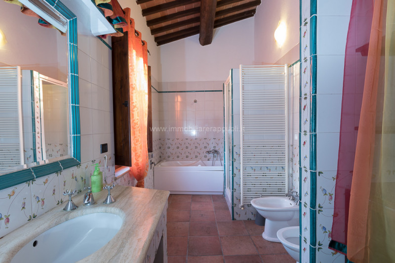 Immagine 21 di Rustico / casale in vendita  a Asciano