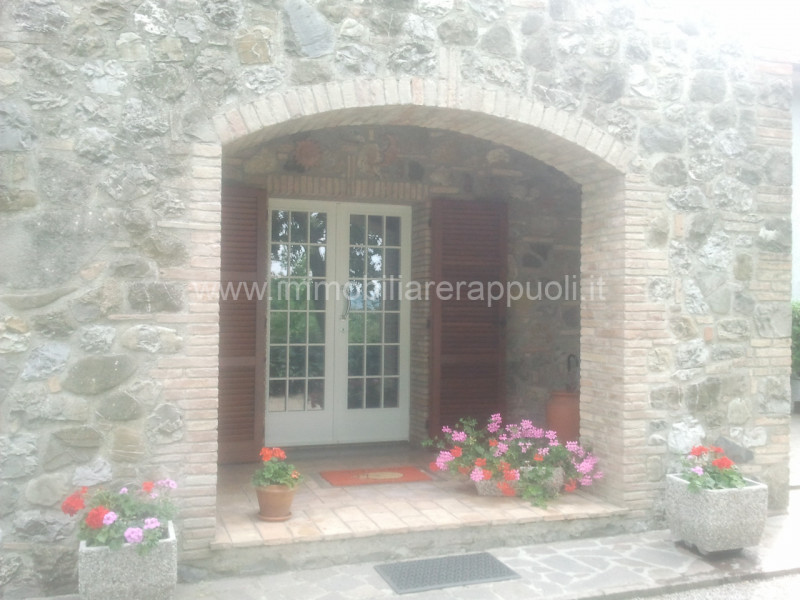 Immagine 15 di Rustico / casale in vendita  a Siena