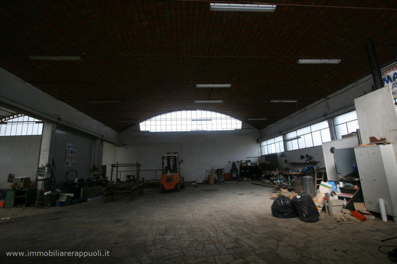 Immagine 2 di Capannone industriale in vendita  a Sinalunga