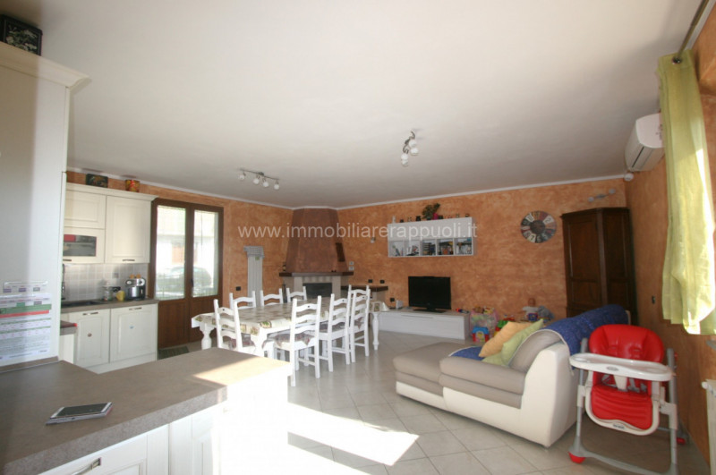 Immagine 2 di Villetta a schiera in vendita  a Sinalunga