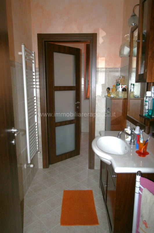 Immagine 4 di Villetta a schiera in vendita  a Sinalunga