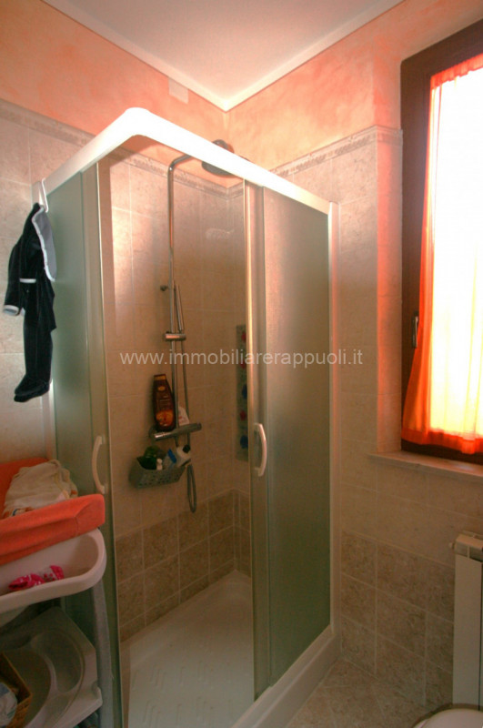 Immagine 6 di Villetta a schiera in vendita  a Sinalunga