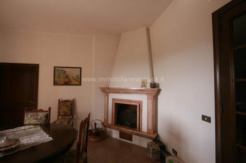 Immagine 1 di Villa in vendita  a Sinalunga