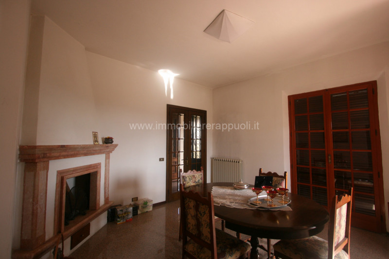 Immagine 4 di Villa in vendita  a Sinalunga