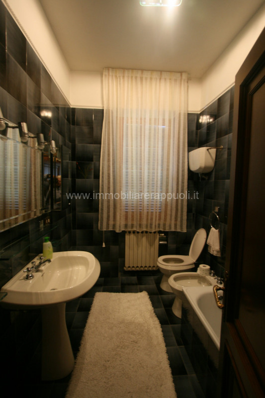 Immagine 8 di Villa in vendita  a Sinalunga