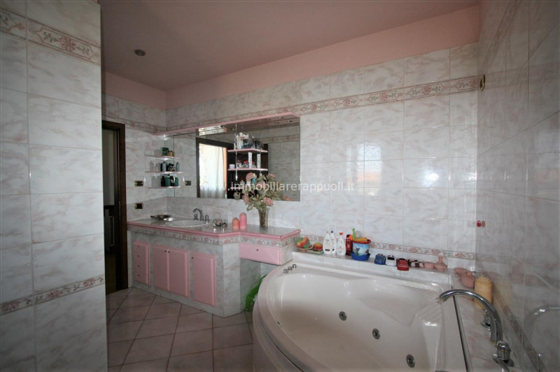 Immagine 17 di Appartamento in vendita  a Sinalunga