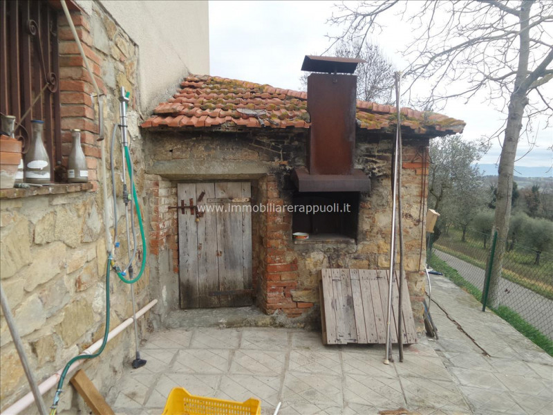 Immagine 8 di Casa indipendente in vendita  a Lucignano