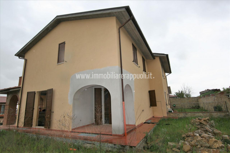 Immagine 3 di Villetta a schiera in vendita  a Sinalunga