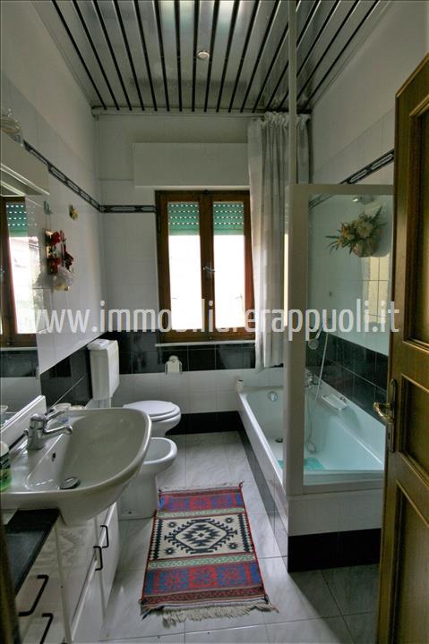 Immagine 17 di Casa indipendente in vendita  a Lucignano