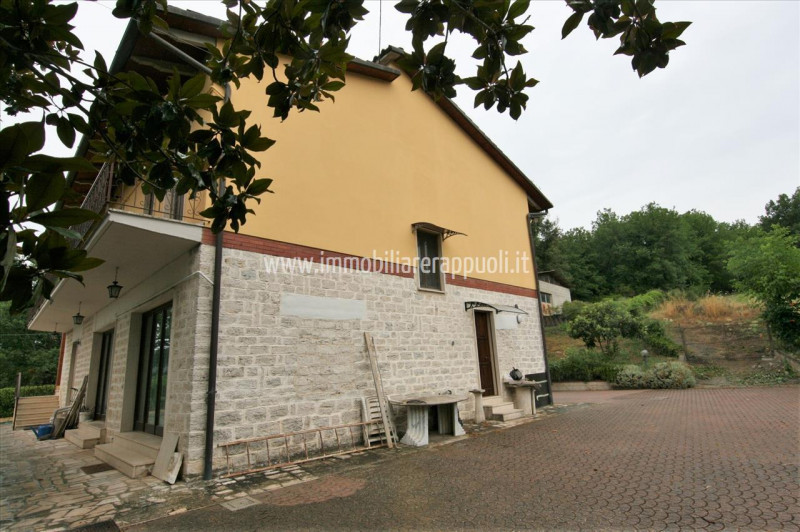 Immagine 18 di Casa indipendente in vendita  a Rapolano Terme