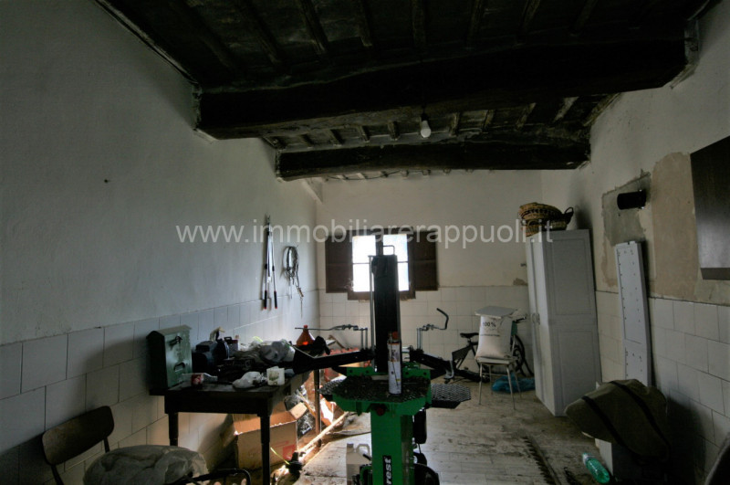 Immagine 43 di Rustico / casale in vendita  a Asciano