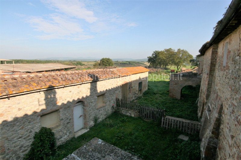 Immagine 45 di Rustico / casale in vendita  a Asciano