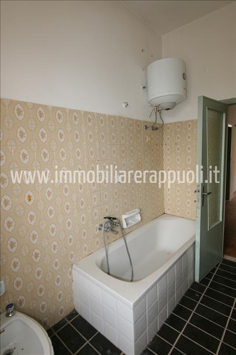 Immagine 7 di Casa indipendente in vendita  a Lucignano