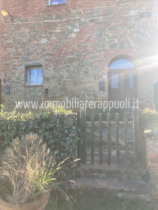 Immagine 2 di Appartamento in vendita  a Lucignano