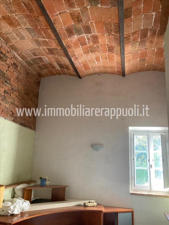 Immagine 9 di Appartamento in vendita  a Lucignano