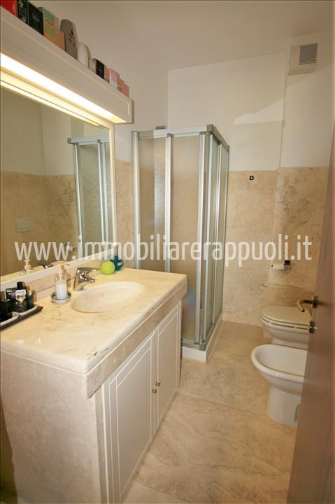 Immagine 2 di Villetta a schiera in vendita  a Sinalunga