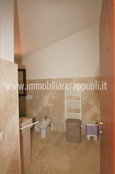 Immagine 16 di Villetta a schiera in vendita  a Sinalunga