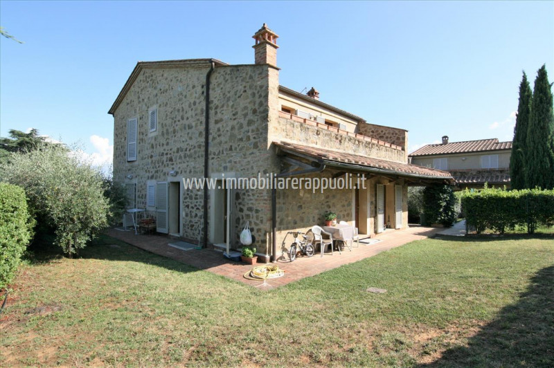 Immagine 29 di Villetta a schiera in vendita  a Sinalunga