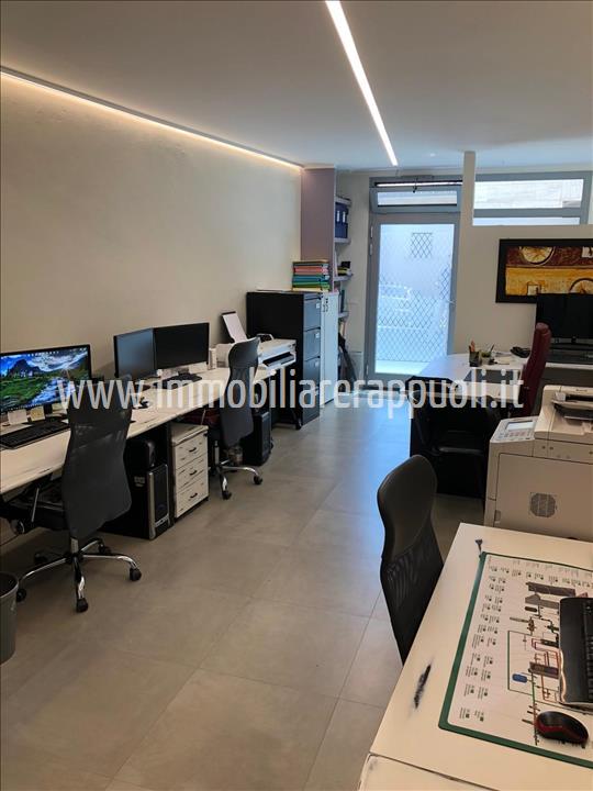 Immagine 3 di Ufficio in vendita  a Sinalunga