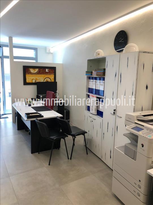 Immagine 4 di Ufficio in vendita  a Sinalunga