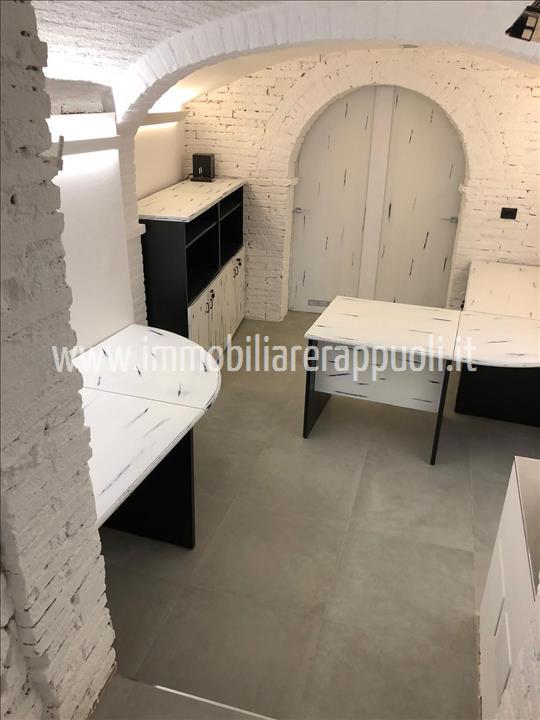 Immagine 5 di Ufficio in vendita  a Sinalunga