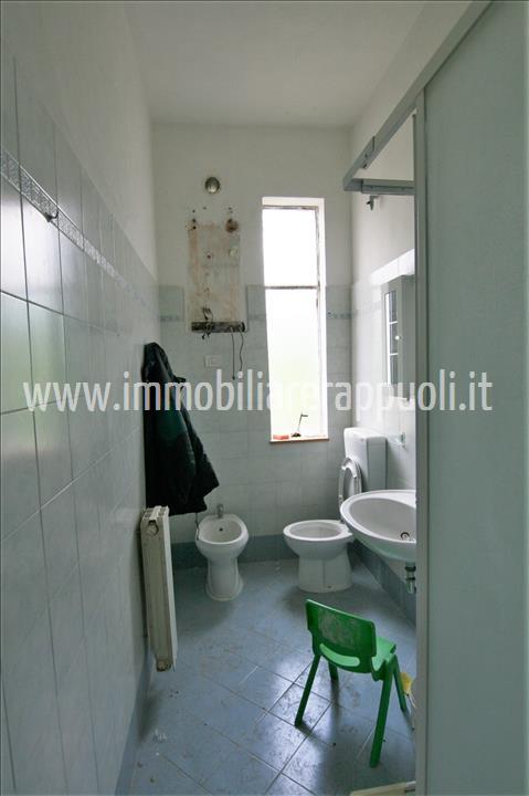 Immagine 12 di Appartamento in vendita  a Foiano Della Chiana