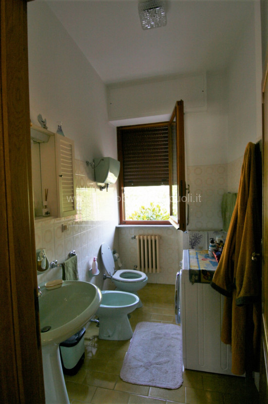 Immagine 19 di Villa in vendita  a Sarteano