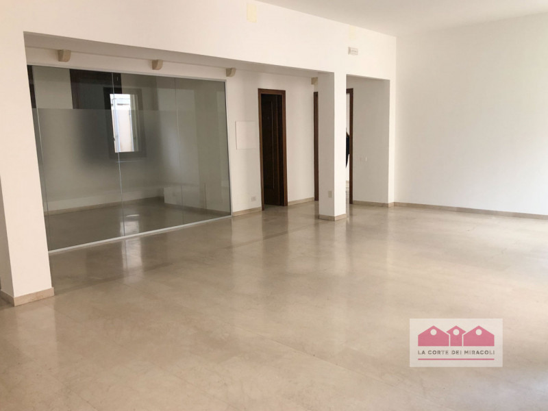 Immagine 1 di Ufficio in affitto  in Contrà frasche del gambero a Vicenza