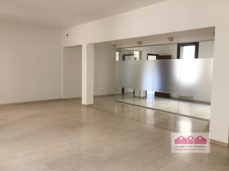 Immagine 2 di Ufficio in affitto  in Contrà frasche del gambero a Vicenza