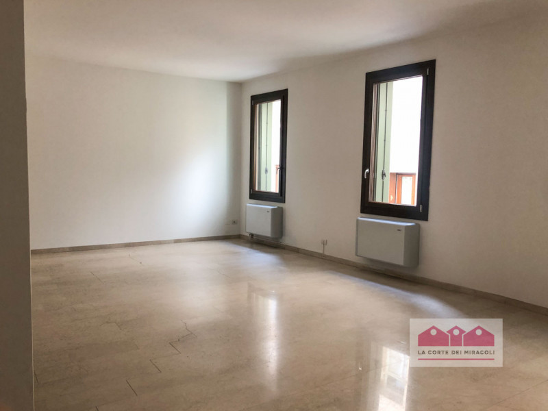 Immagine 3 di Ufficio in affitto  in Contrà frasche del gambero a Vicenza