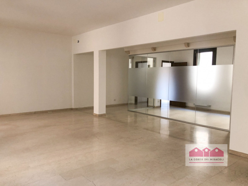 Immagine 8 di Ufficio in affitto  in Contrà frasche del gambero a Vicenza