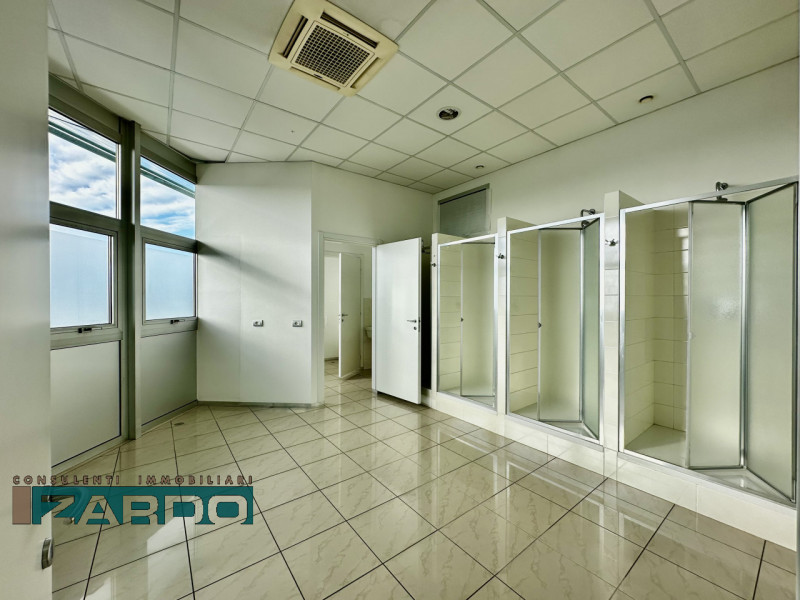 Immagine 11 di Ufficio in affitto  in ss245 a Castello Di Godego