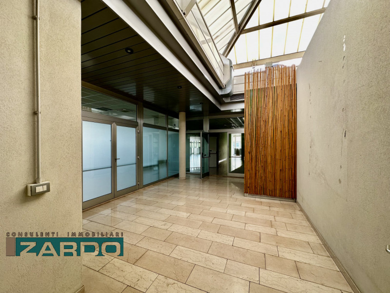 Immagine 13 di Ufficio in affitto  in ss245 a Castello Di Godego