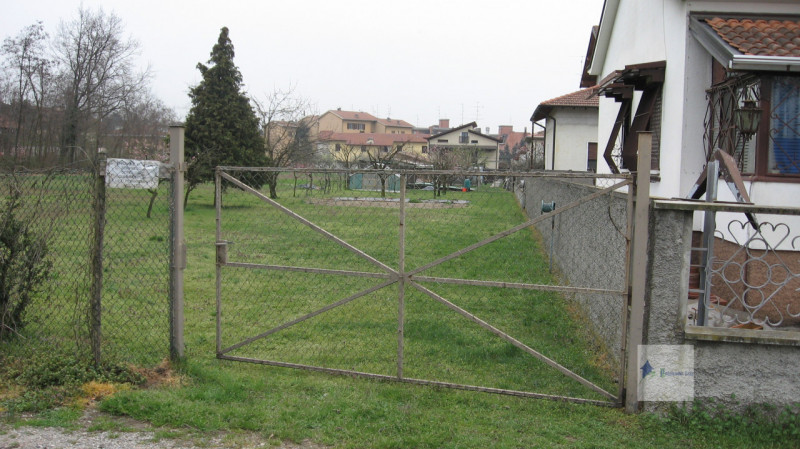 Immagine 3 di Terreno in vendita  in Via Foscolo a Turbigo