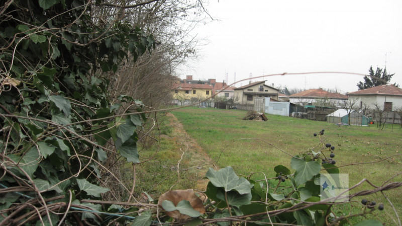 Immagine 5 di Terreno in vendita  in Via Foscolo a Turbigo
