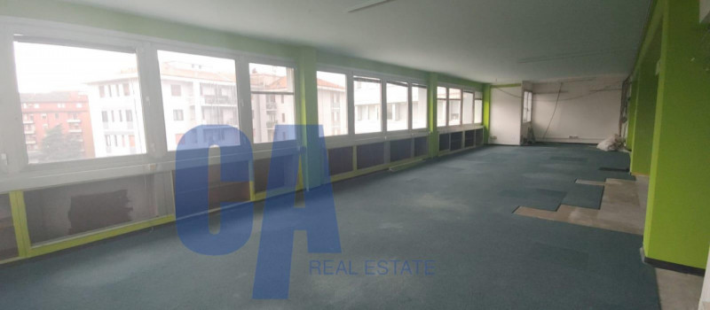 Immagine 4 di Ufficio in affitto  in VIA TONALE a Milano