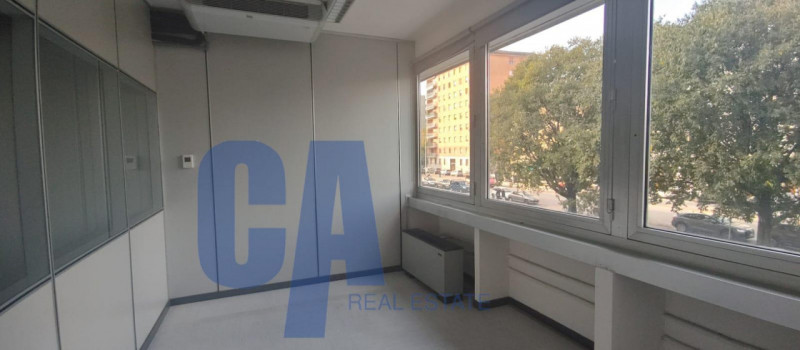 Immagine 20 di Ufficio in affitto  in VIA TONALE a Milano