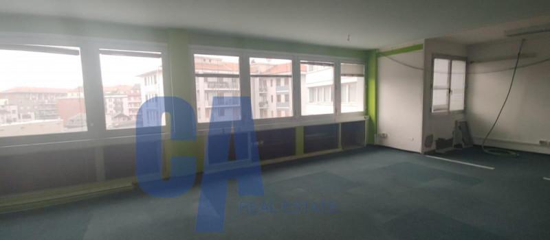 Immagine 3 di Ufficio in affitto  in VIA TONALE a Milano