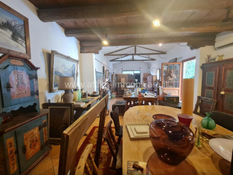 Immagine 2 di Negozio in vendita  in Via Battaglia 93 a Albignasego