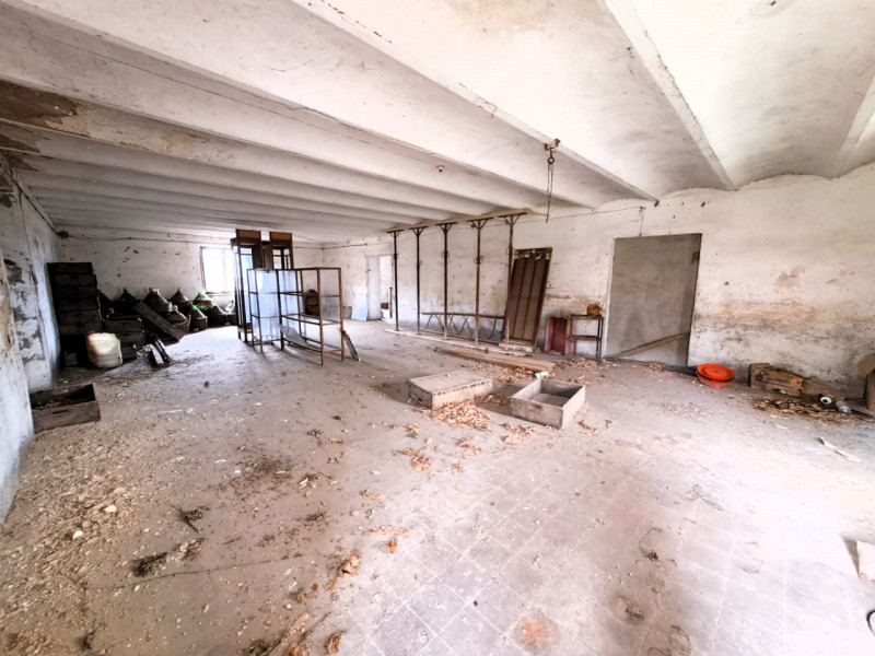 Immagine 8 di Rustico / casale in vendita  a Passignano Sul Trasimeno