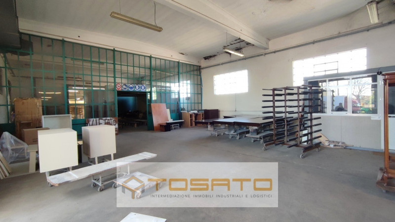 Immagine 2 di Capannone industriale in affitto  a San Pietro Di Morubio