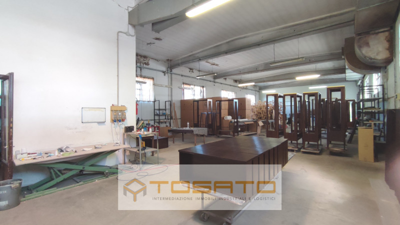 Immagine 3 di Capannone industriale in affitto  a San Pietro Di Morubio
