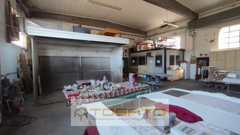 Immagine 4 di Capannone industriale in affitto  a San Pietro Di Morubio