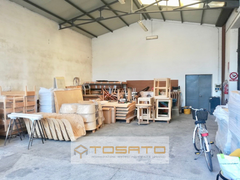 Immagine 6 di Capannone industriale in affitto  a San Pietro Di Morubio