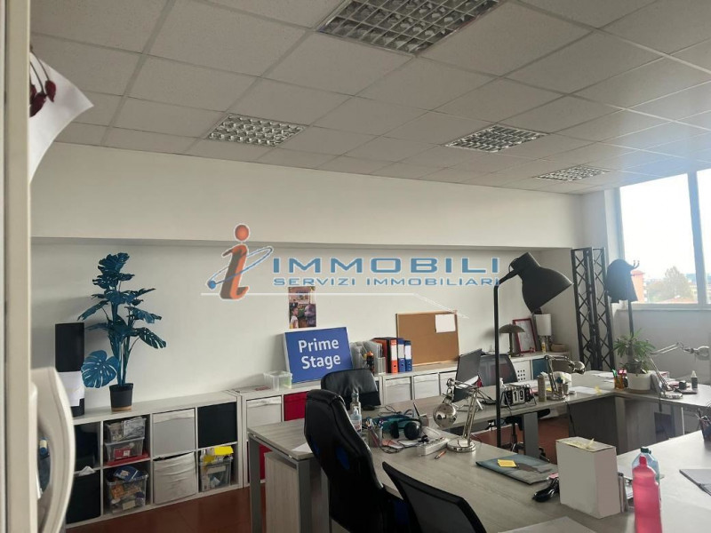 Immagine 2 di Ufficio in affitto  in VIALE CERTOSA a Milano