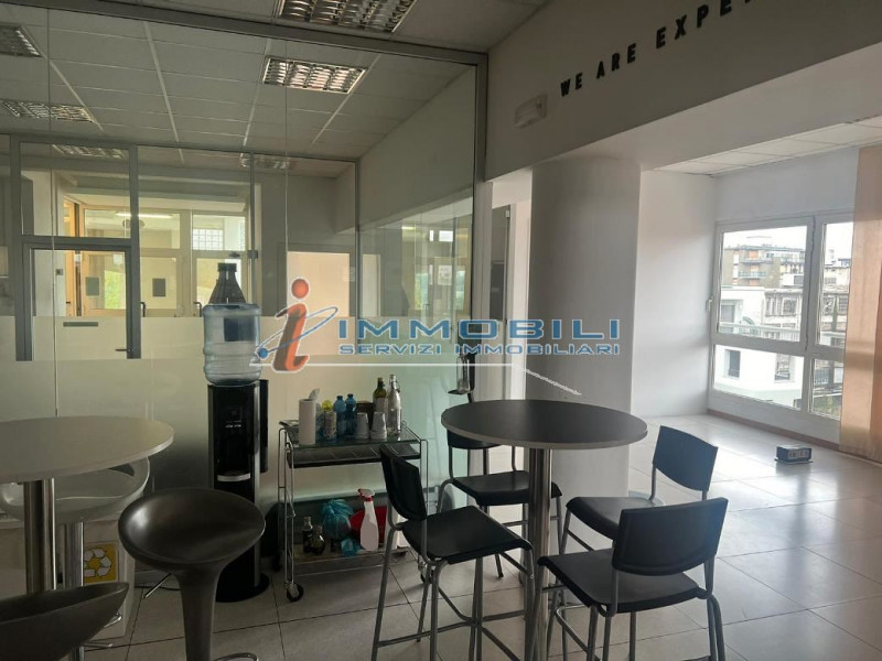 Immagine 3 di Ufficio in affitto  in VIALE CERTOSA a Milano