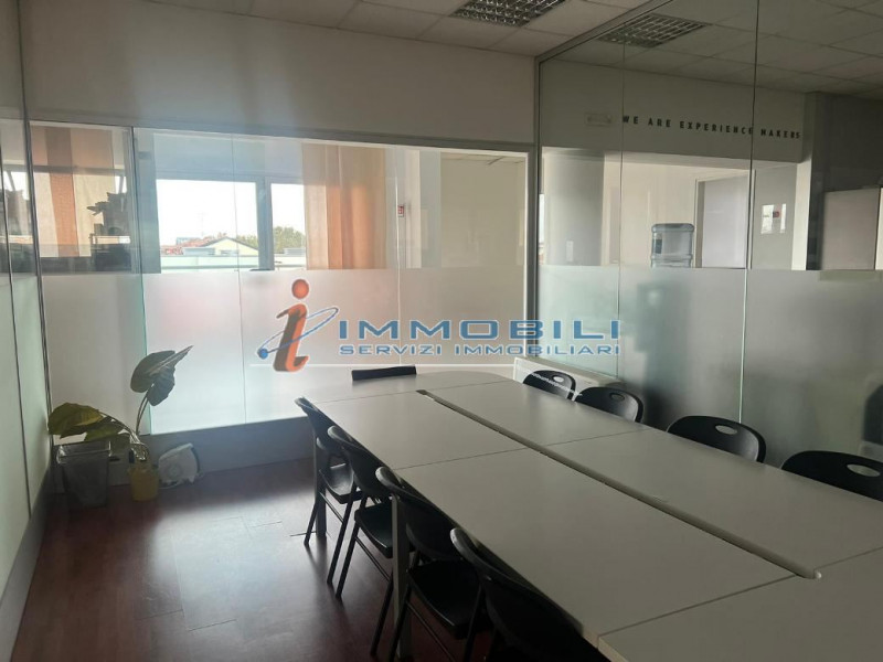 Immagine 7 di Ufficio in affitto  in VIALE CERTOSA a Milano